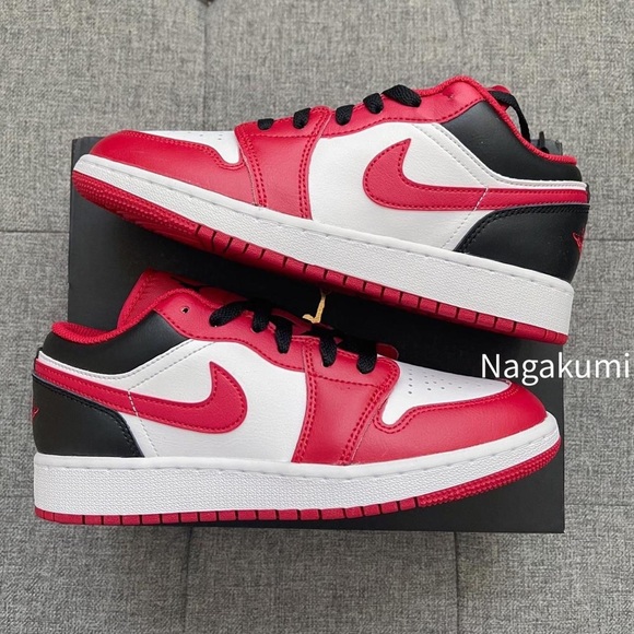 🖤❤️ Nike Air Jordan 1 low retro bred shoes (big kids) - Picture 2 of 4